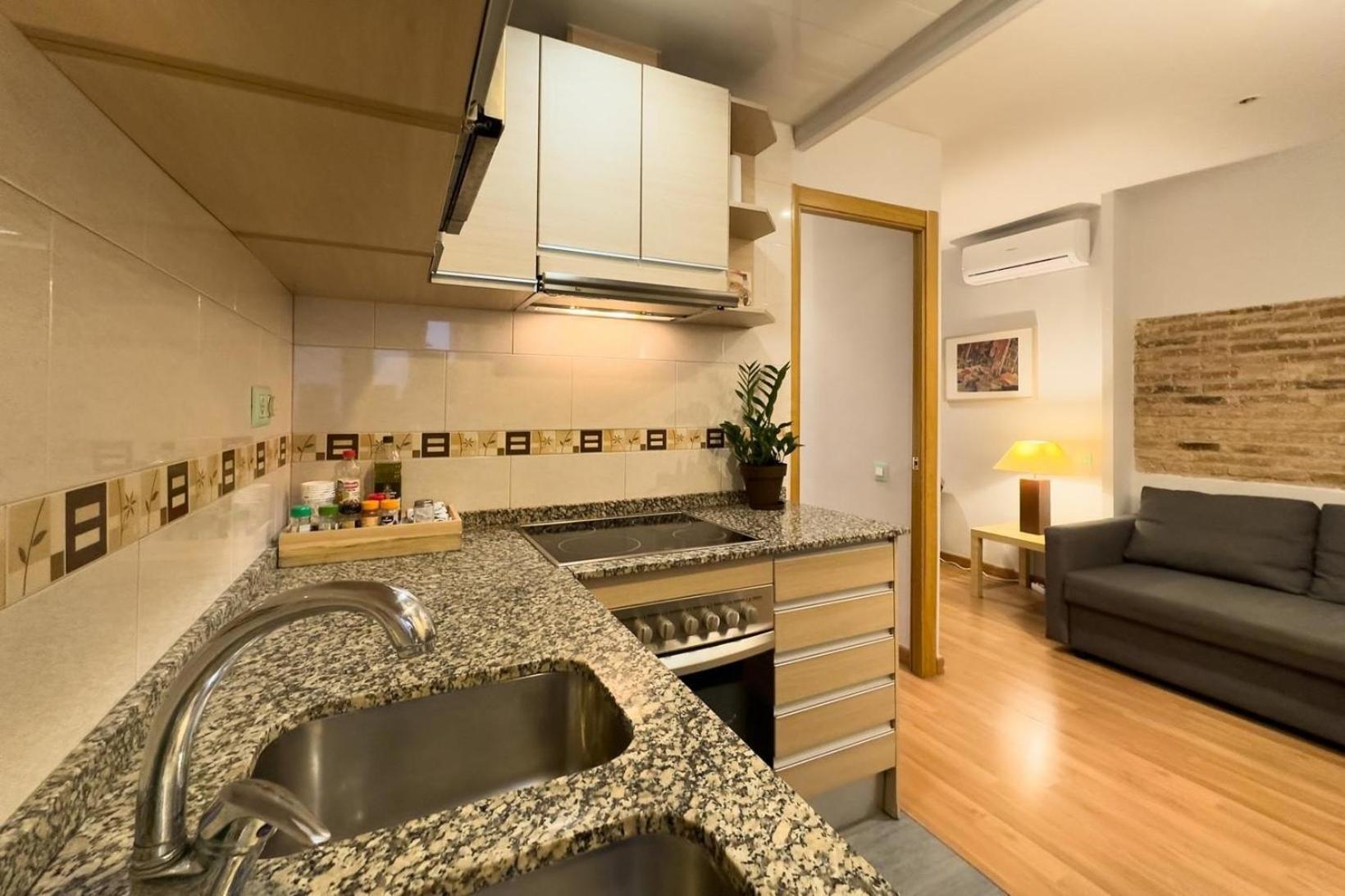Apartment Ferienwohnung Fuer 3 Personen Ca 38 Qm In Barcelona-gracia, Costa Brava Costa Del Maresme *